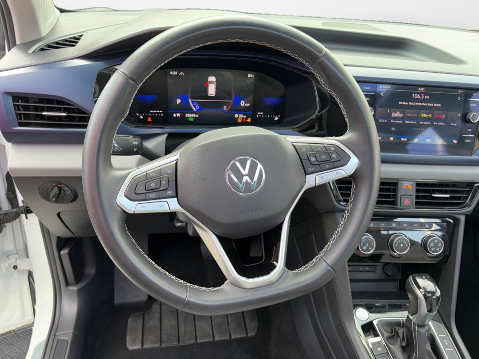 Used 2023 Volkswagen Taos SE w/ Panoramic Sunroof Package AWD/4WD image 10