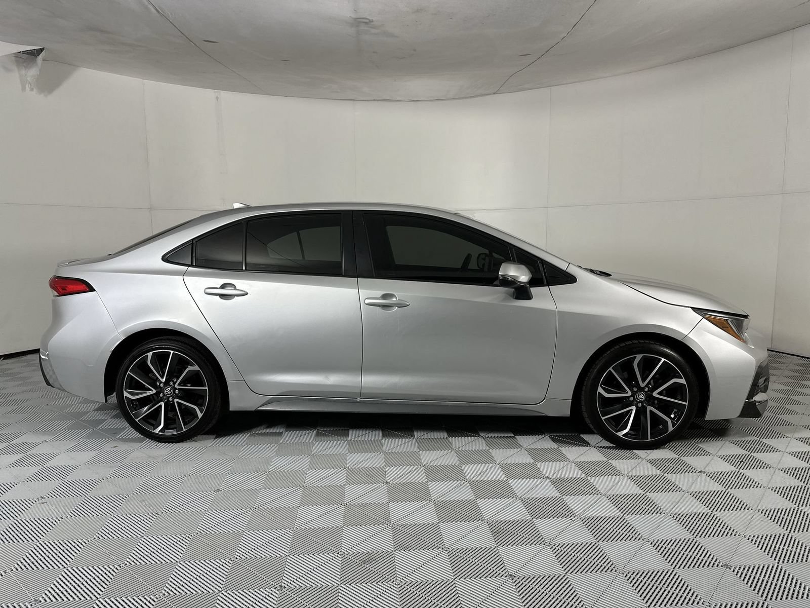 Used 2022 Toyota Corolla SE w/ Carpet Mat Package (TMS) FWD image 9