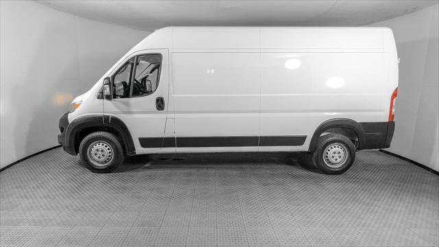 Used 2025 RAM ProMaster 2500 w/ Convenience Group FWD image 3