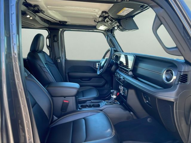 Used 2025 Jeep Gladiator Sport AWD/4WD image 14