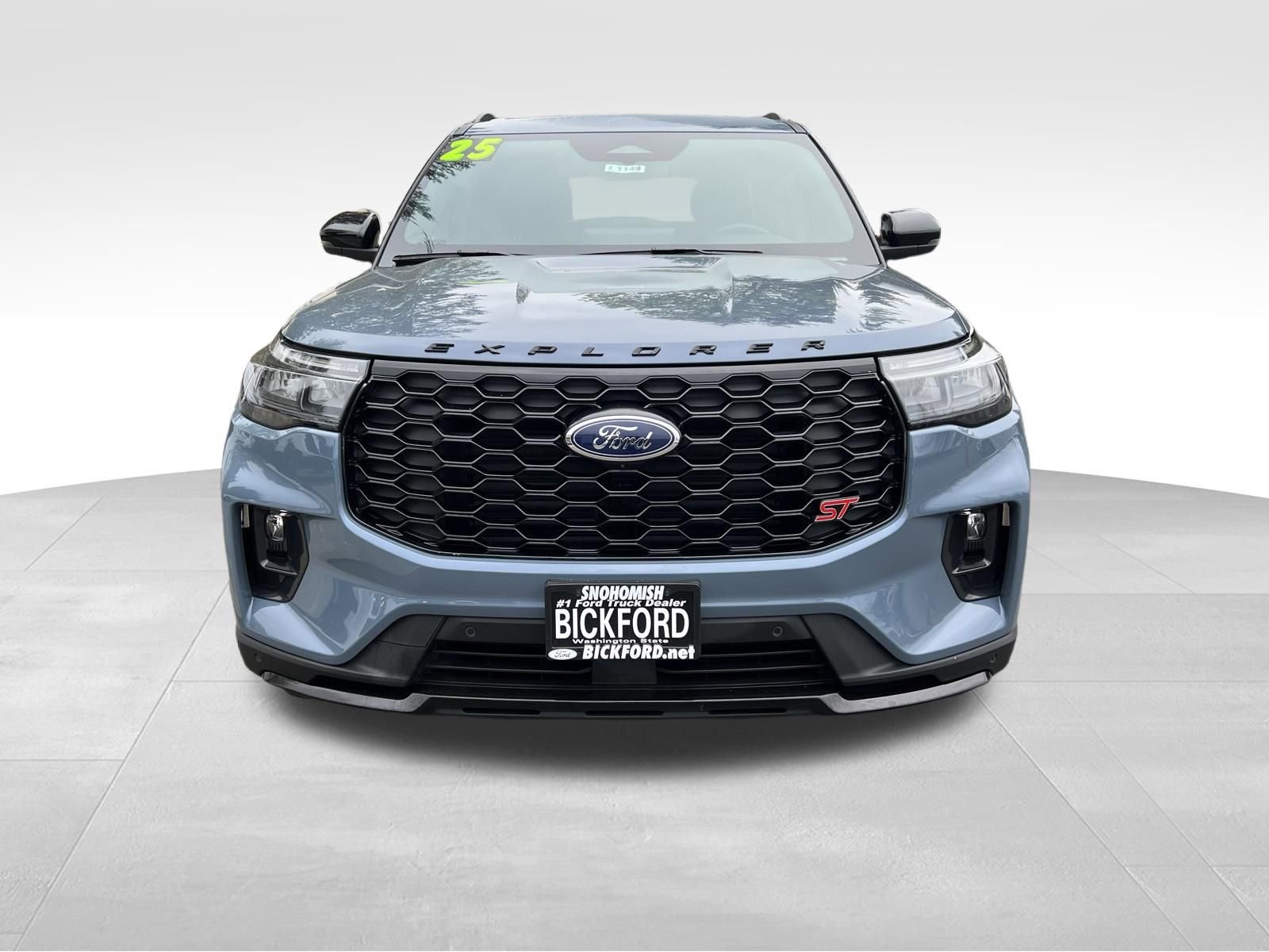 Used 2025 Ford Explorer ST AWD/4WD image 2