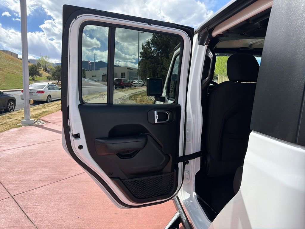 Used 2023 Jeep Gladiator Sport image 18