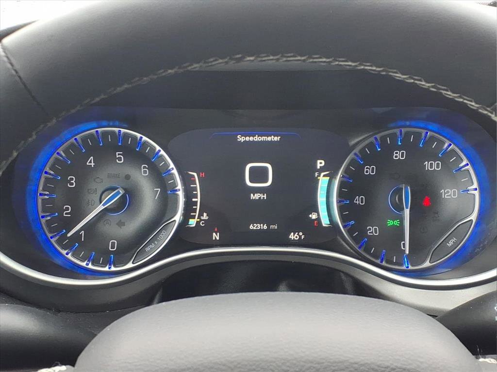 Used 2024 Chrysler Pacifica Touring-L image 29
