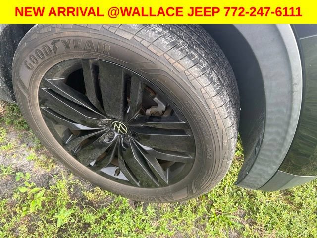 Used 2020 Volkswagen Atlas Cross Sport SE w/ Panoramic Sunroof Package FWD image 15