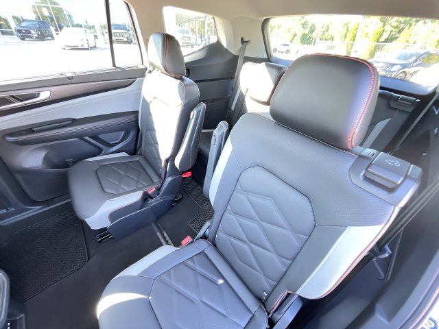 Used 2024 Volkswagen Atlas Peak Edition SEL AWD/4WD image 13