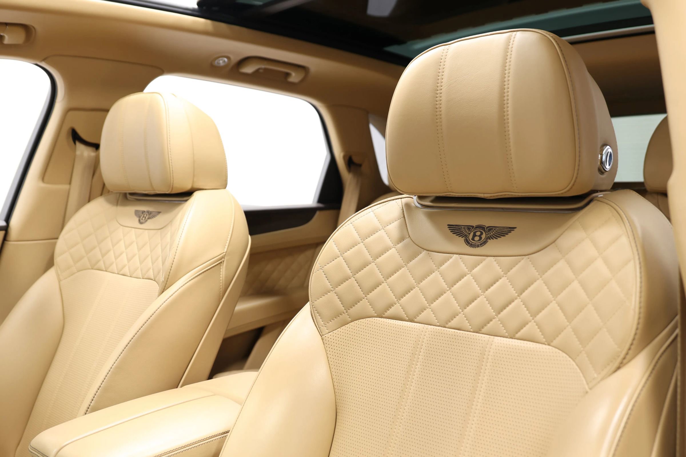 Used 2018 Bentley Bentayga AWD/4WD image 18
