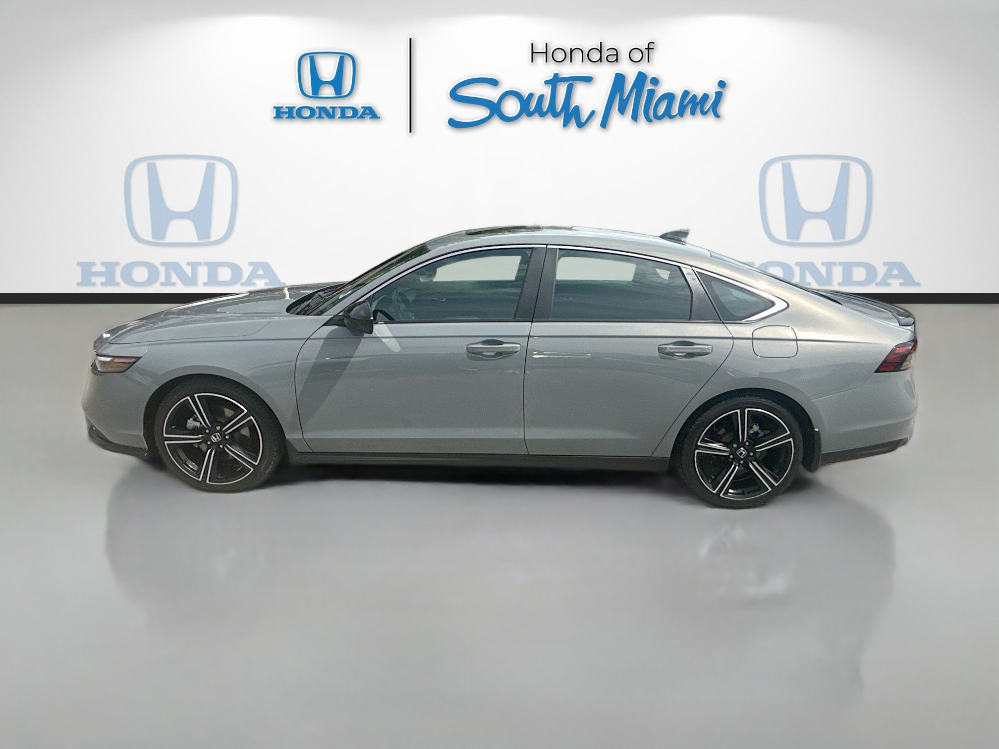 Used 2025 Honda Accord Sport image 3