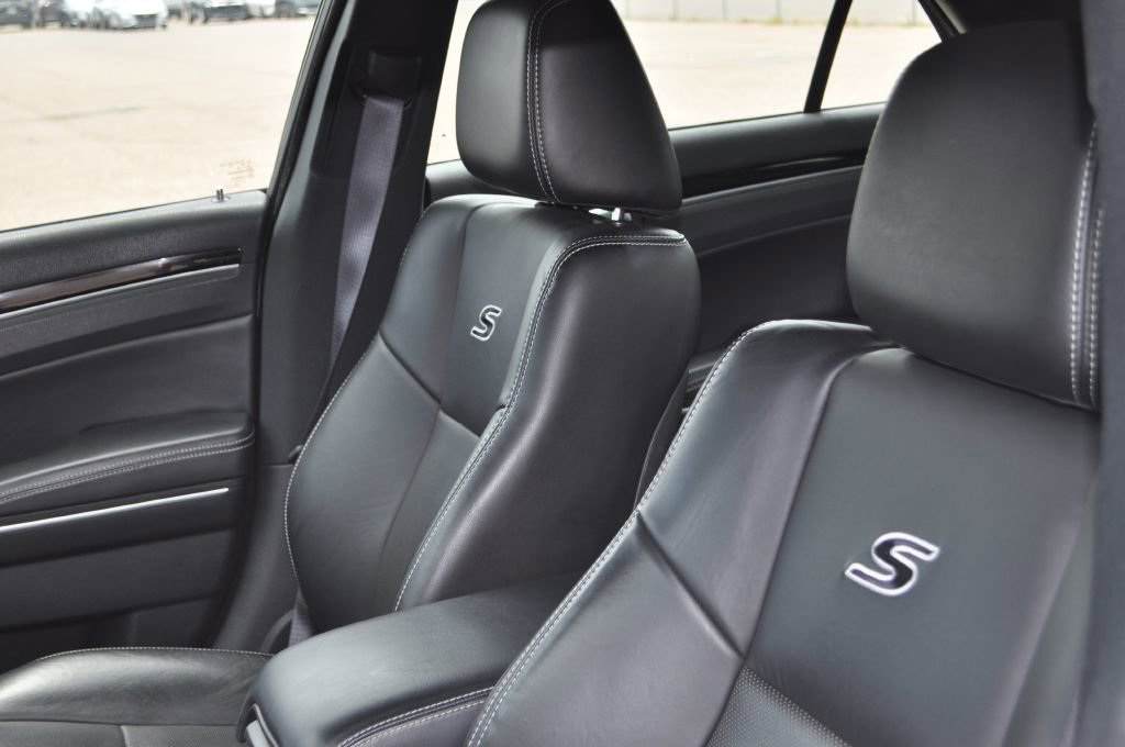 Used 2023 Chrysler 300 S w/ Comfort Group RWD image 8