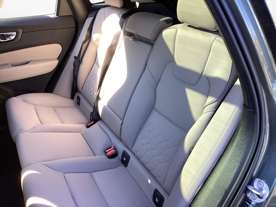 New 2027 Volvo XC60 B5 Plus AWD/4WD image 12