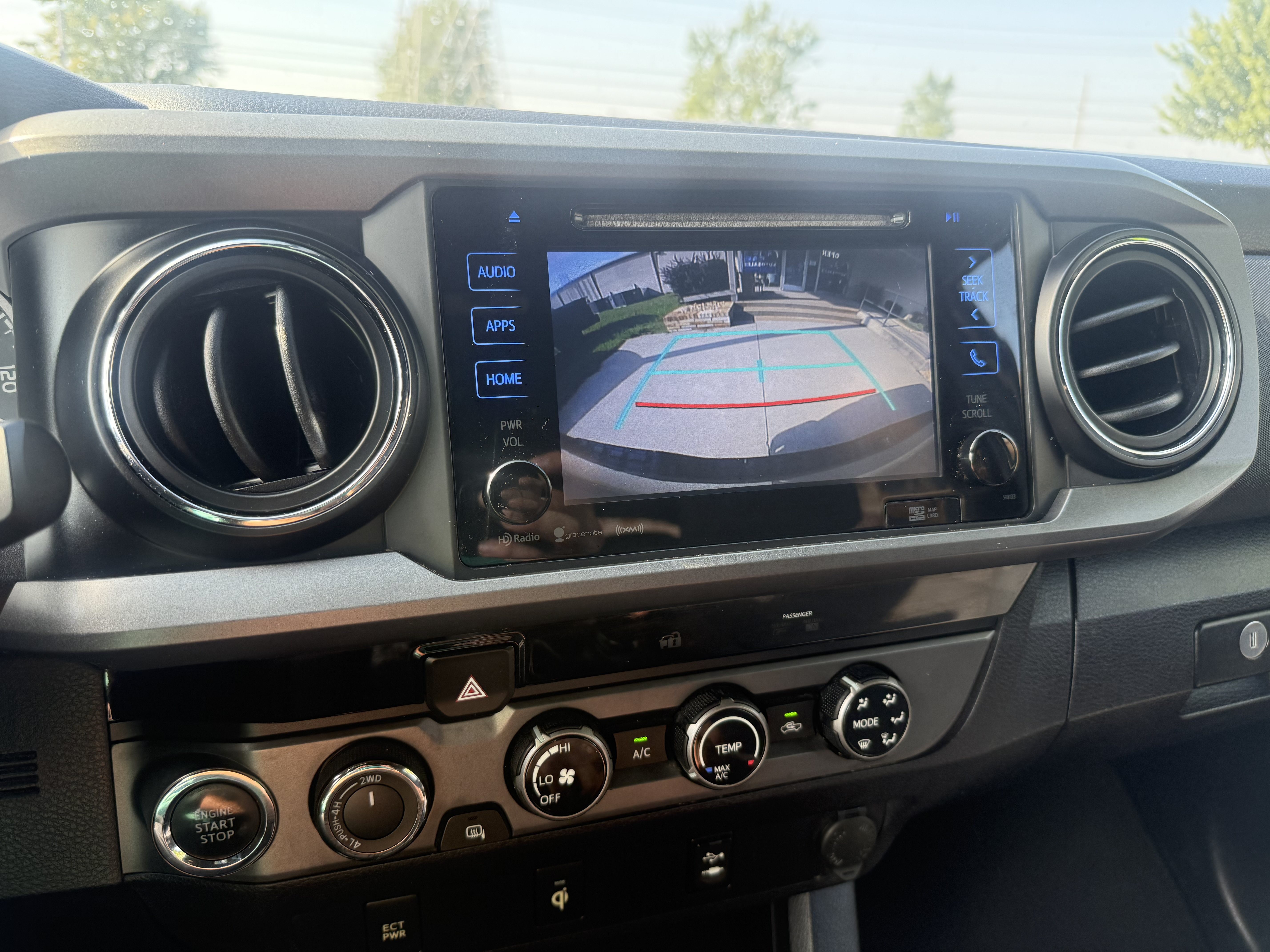 Used 2017 Toyota Tacoma TRD Sport w/ Tow Package (A/T) AWD/4WD image 14