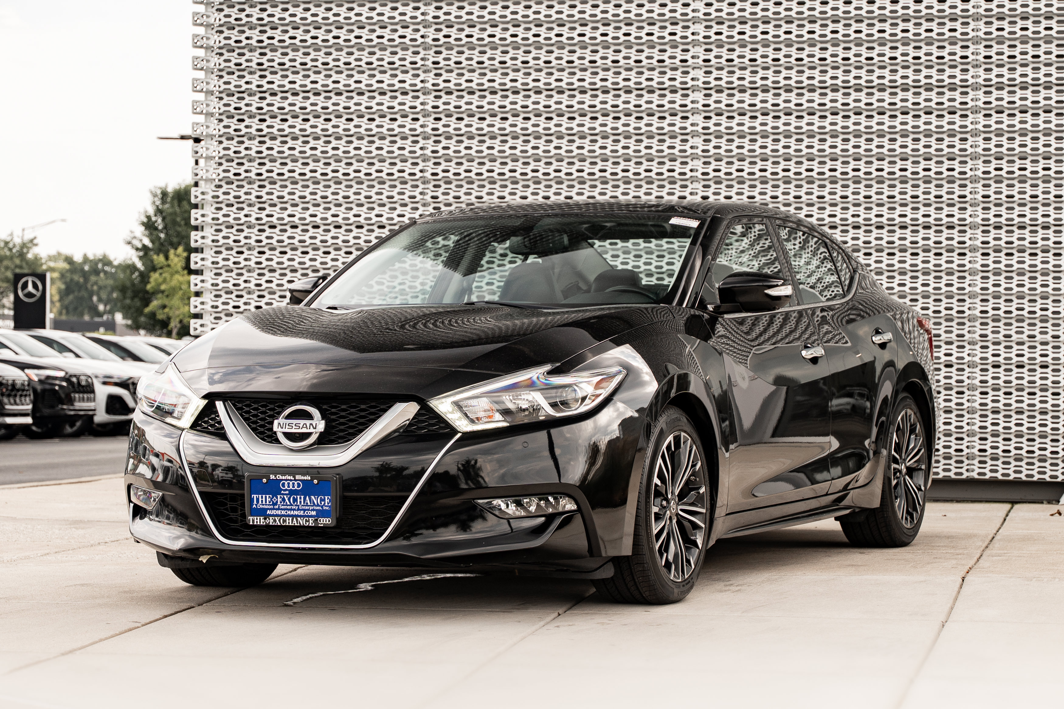 Used 2017 Nissan Maxima Platinum w/ Medallion Package FWD image 6