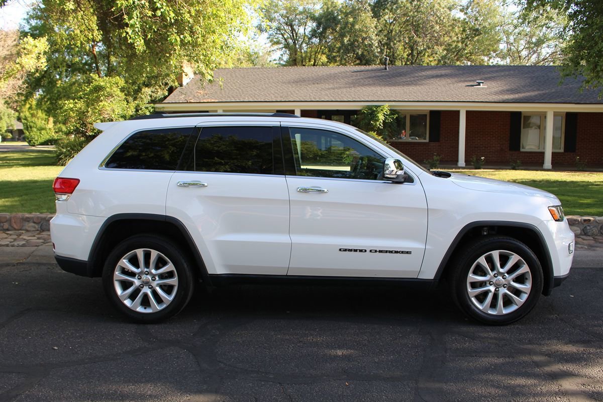 Used 2017 Jeep Grand Cherokee Limited RWD image 3