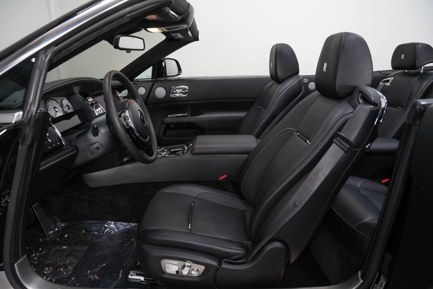 Used 2019 Rolls-Royce Dawn RWD image 36