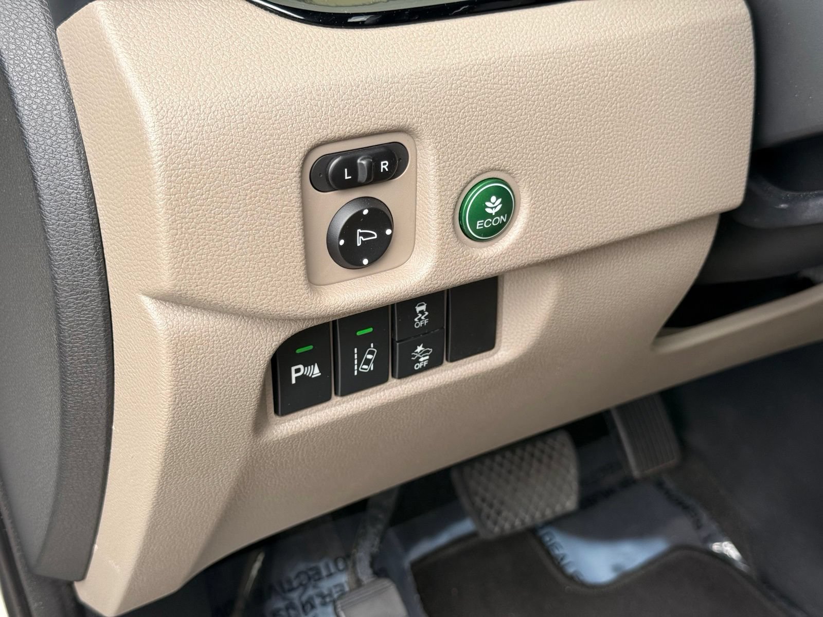 Used 2018 Honda Pilot Touring image 16
