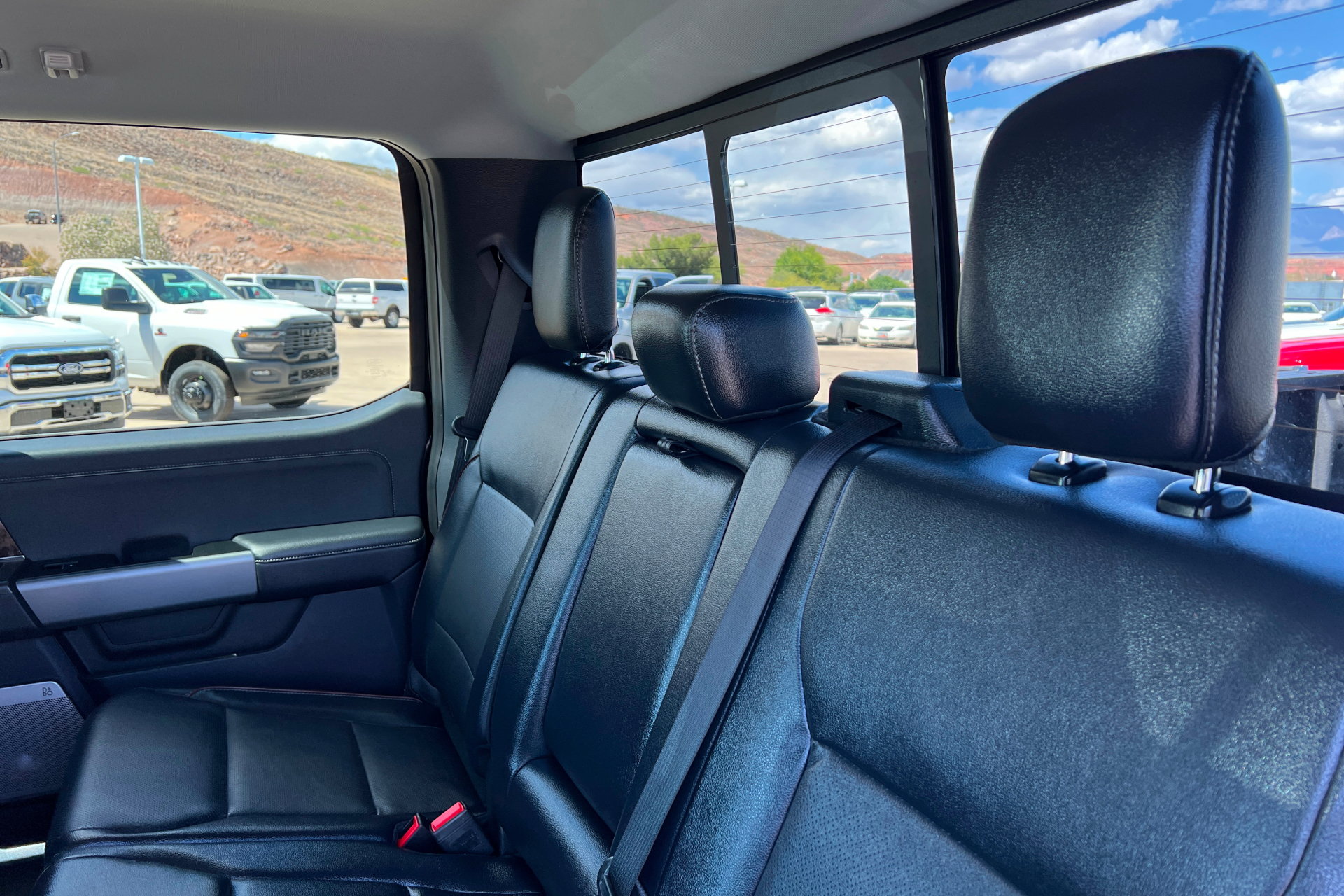 Used 2024 Ford F350 Lariat w/ Black Appearance Package AWD/4WD image 21