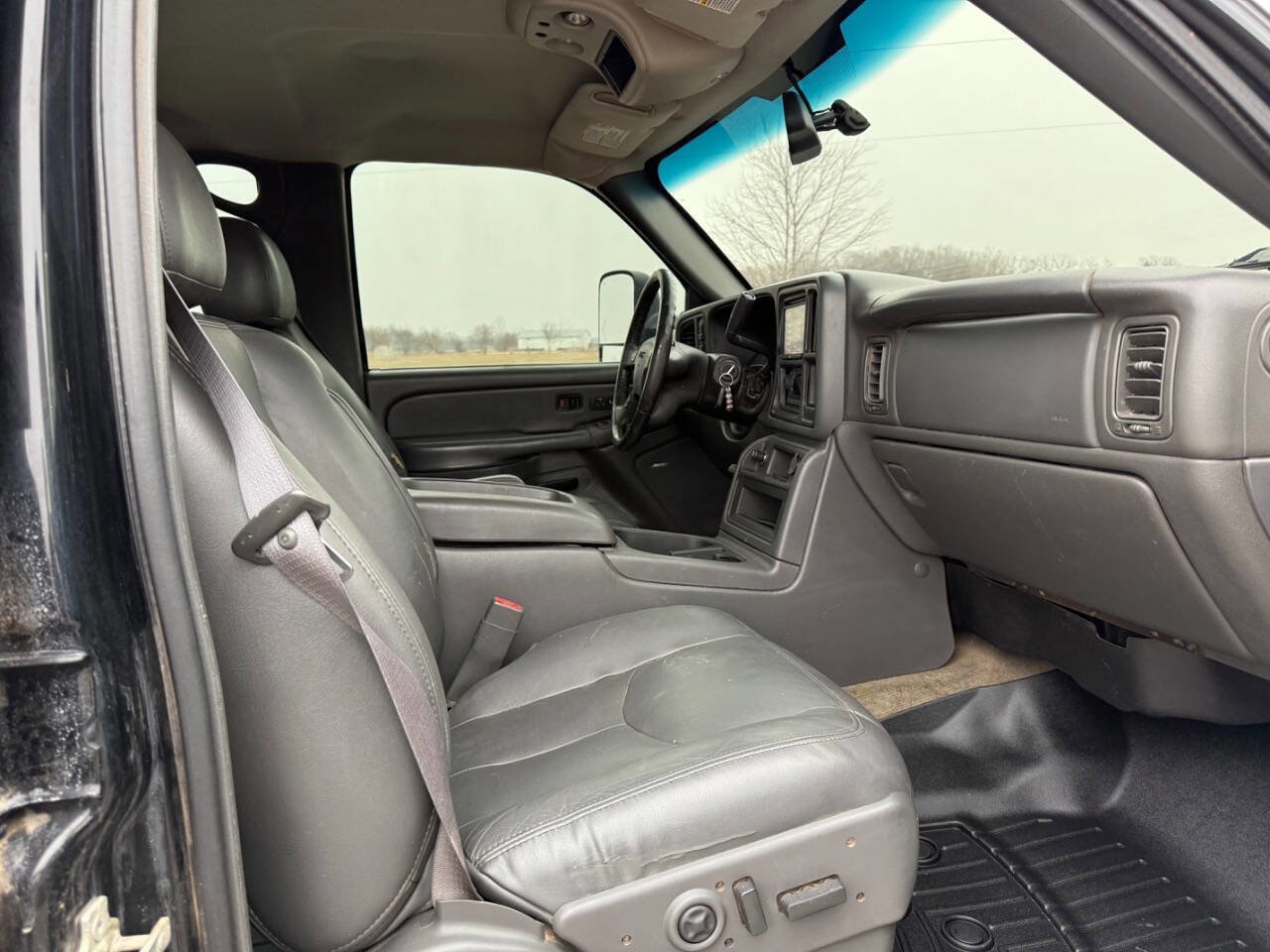 Used 2005 GMC Sierra 2500 SLT w/ Heavy-Duty Power Package image 22