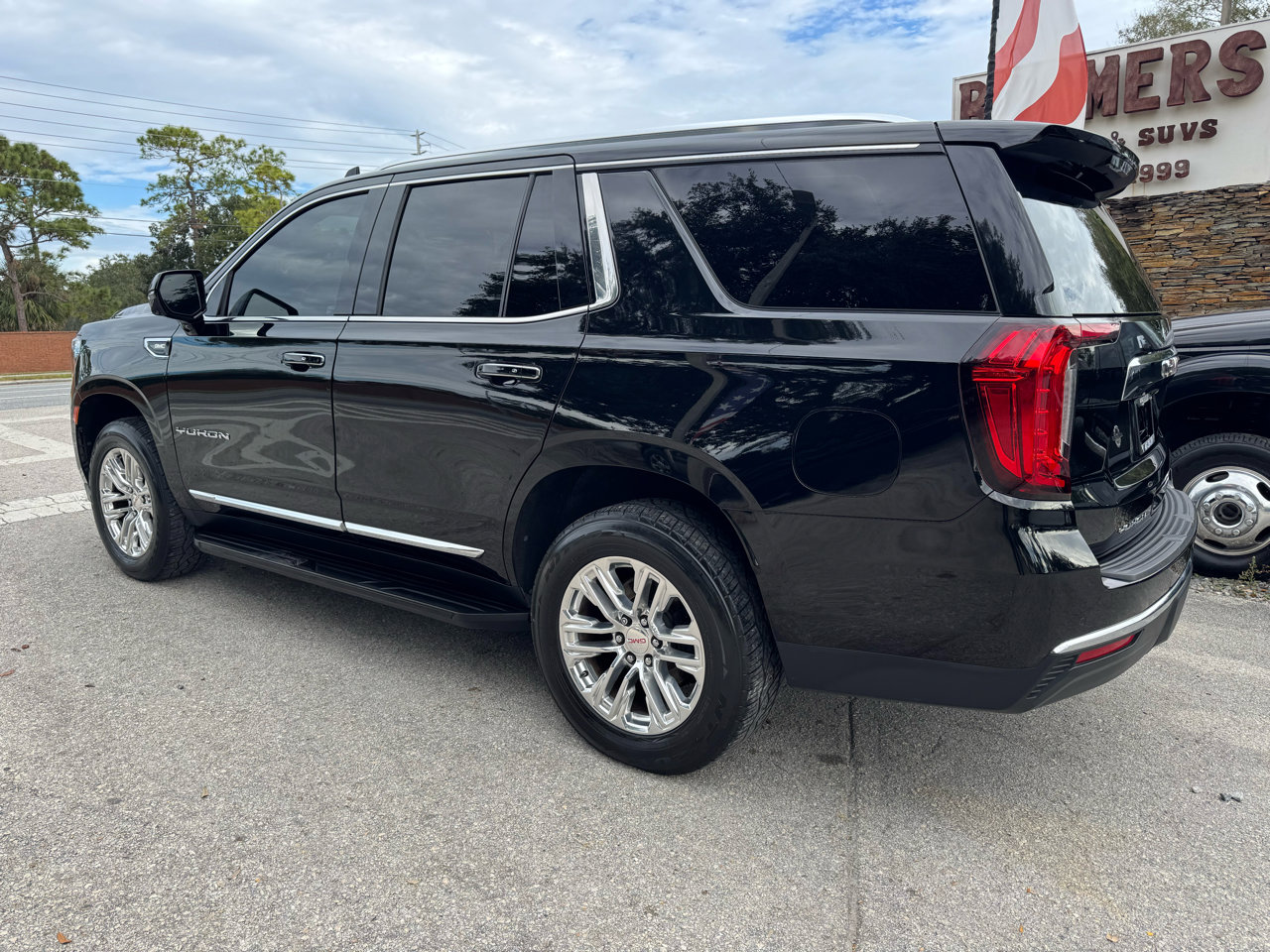 Used 2021 GMC Yukon SLT w/ SLT Premium Package image 5