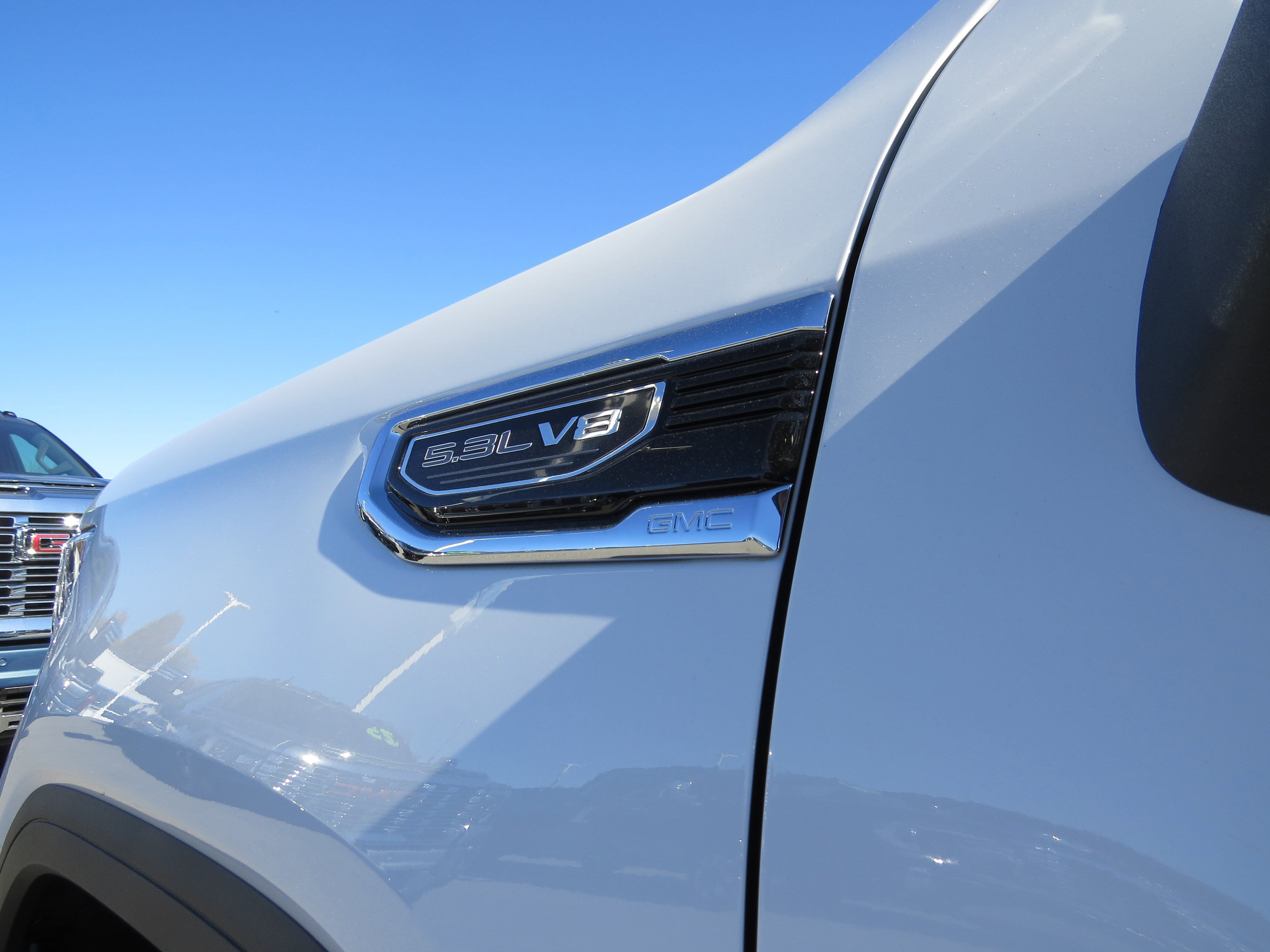 New 2026 GMC Sierra 1500 SLE image 13