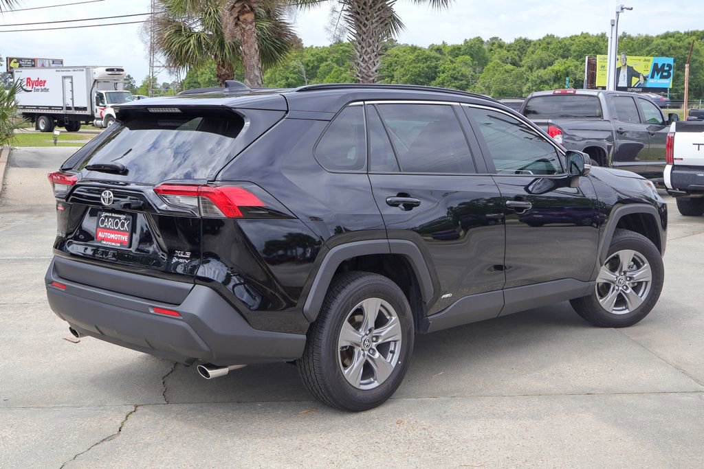 Used 2025 Toyota RAV4 XLE w/ Convenience Package image 2