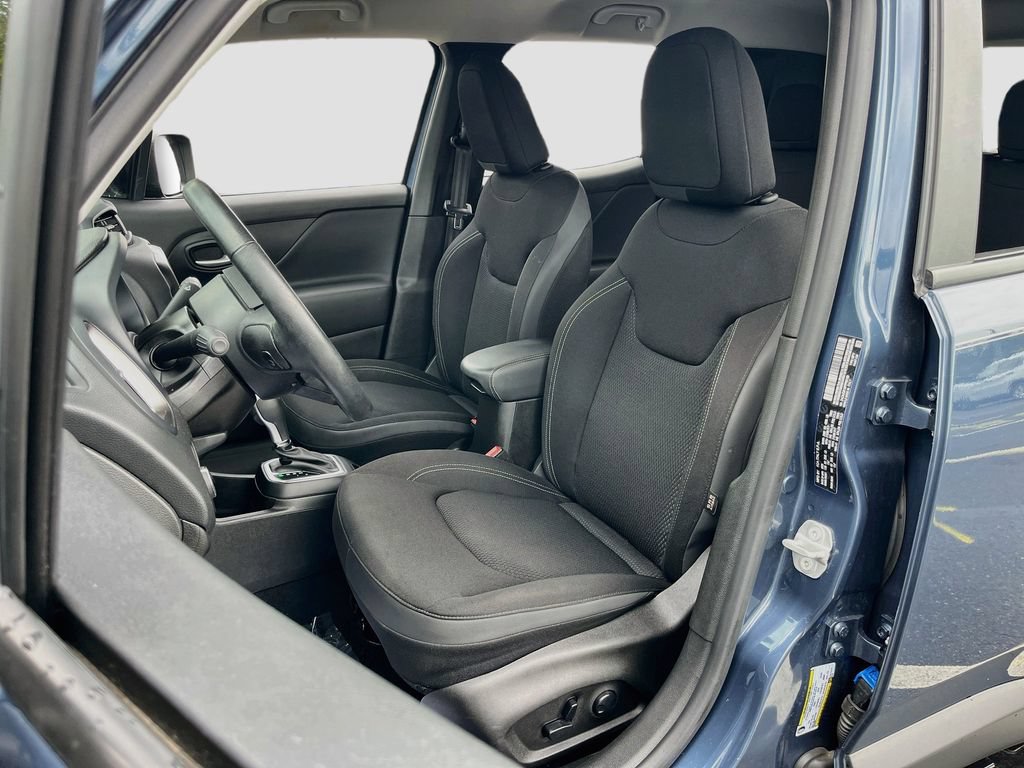 Used 2023 Jeep Renegade Latitude w/ Premium Group AWD/4WD image 21