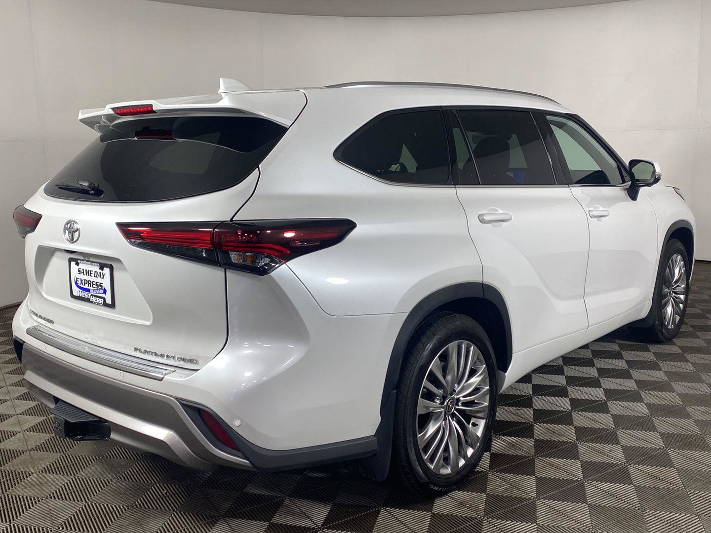 Used 2026 Toyota Highlander Platinum AWD/4WD image 6