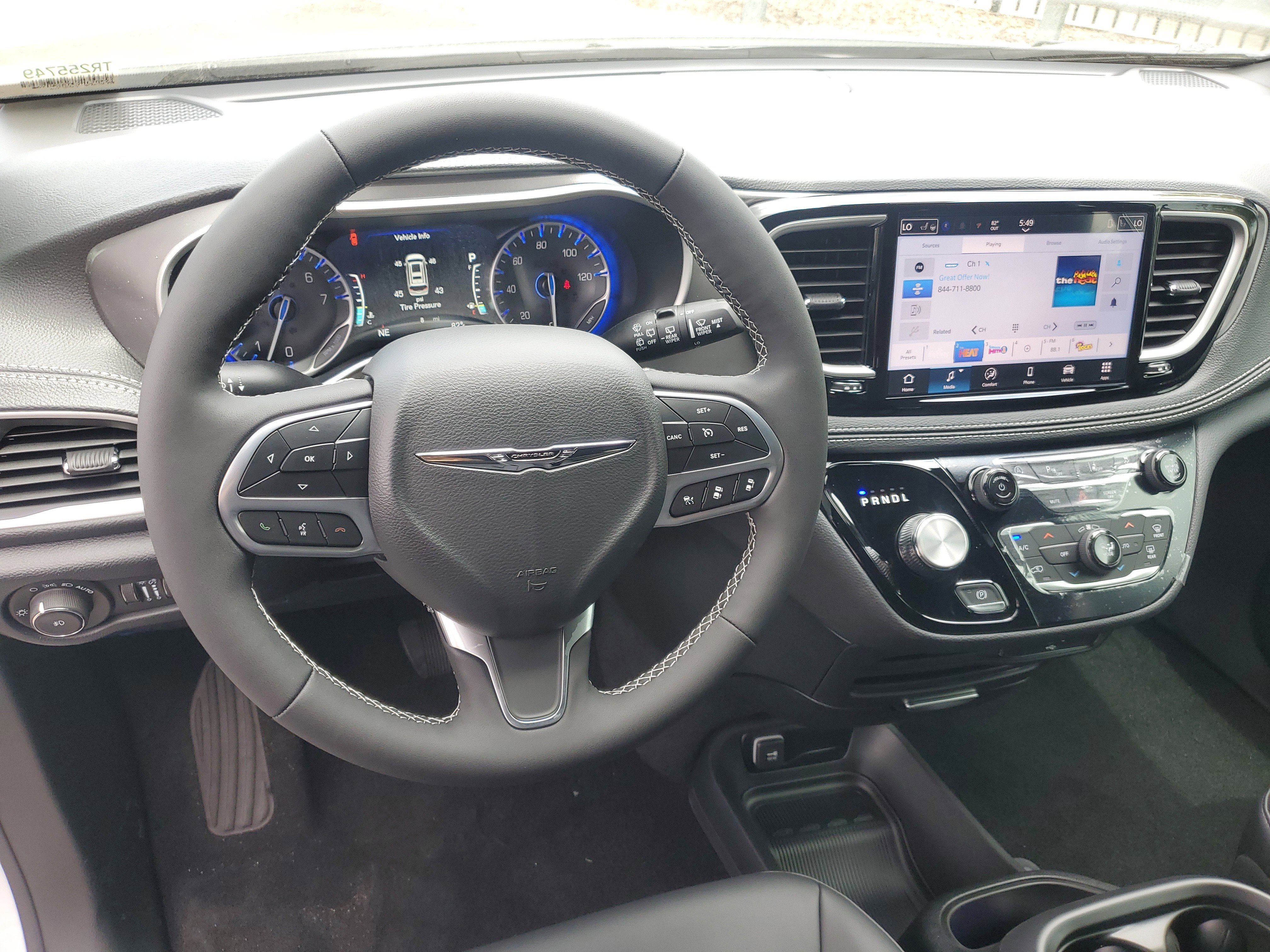 New 2026 Chrysler Pacifica Select image 14