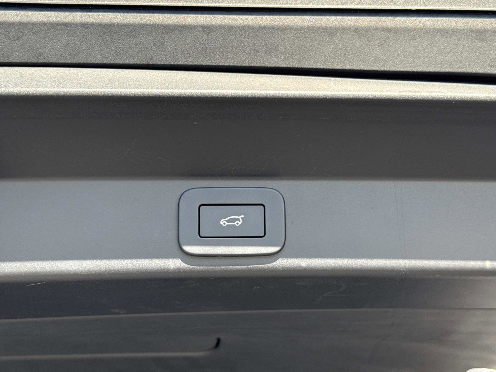 Used 2025 Land Rover Range Rover Sport S image 12