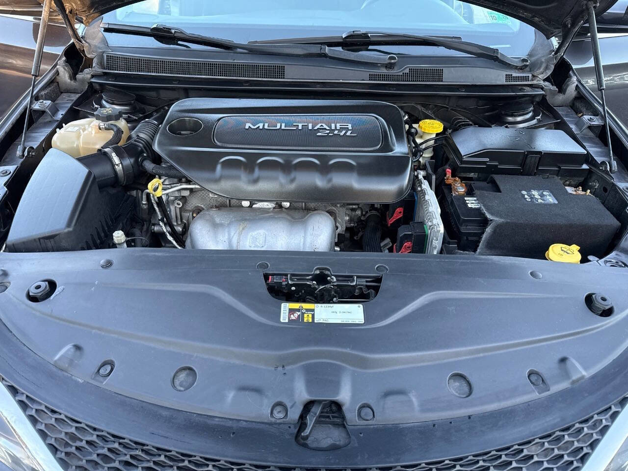 Used 2015 Chrysler 200 Limited w/ Convenience Group image 4