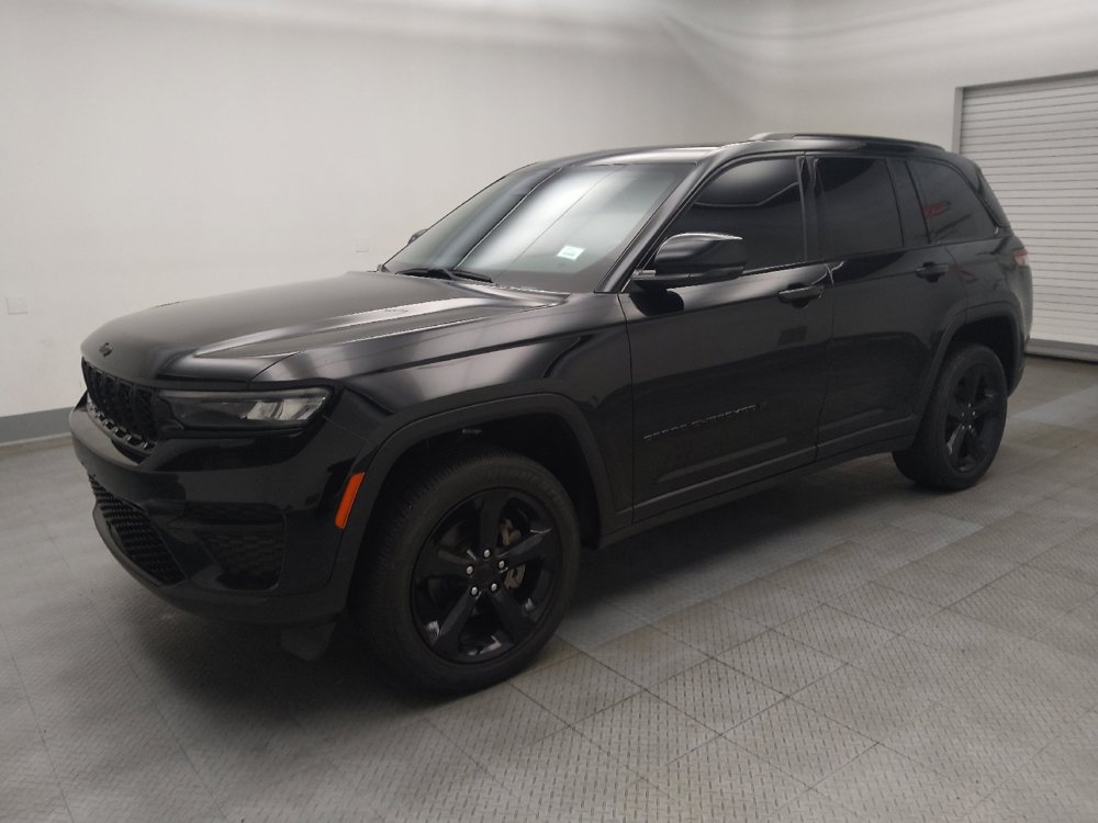 Used 2023 Jeep Grand Cherokee Altitude AWD/4WD image 2