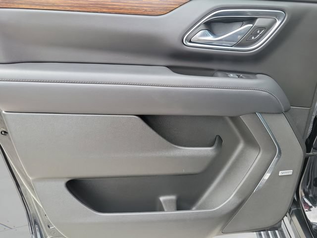 Used 2024 Chevrolet Suburban High Country AWD/4WD image 18