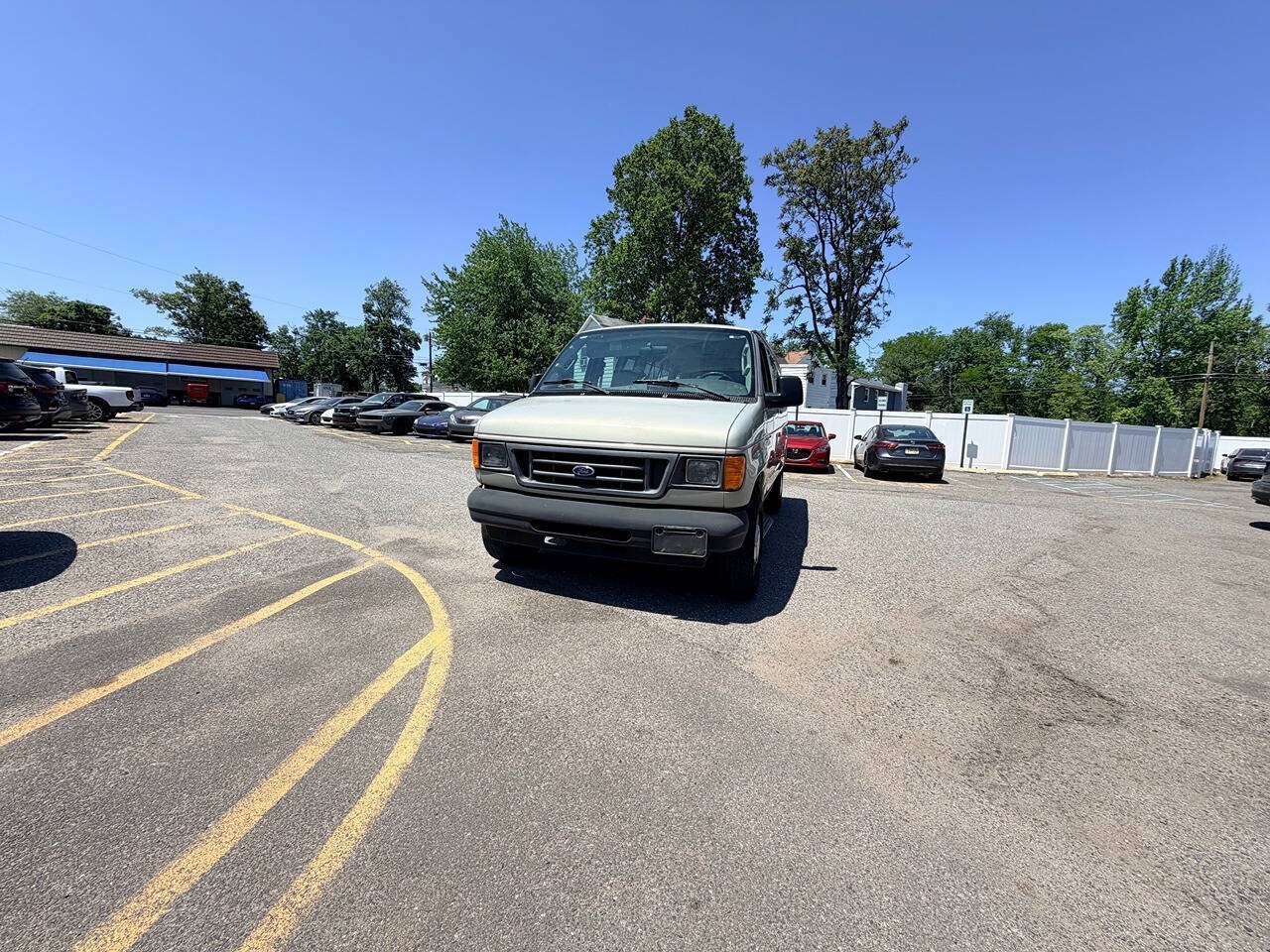 Used 2006 Ford E-350 and Econoline 350 XL RWD image 2