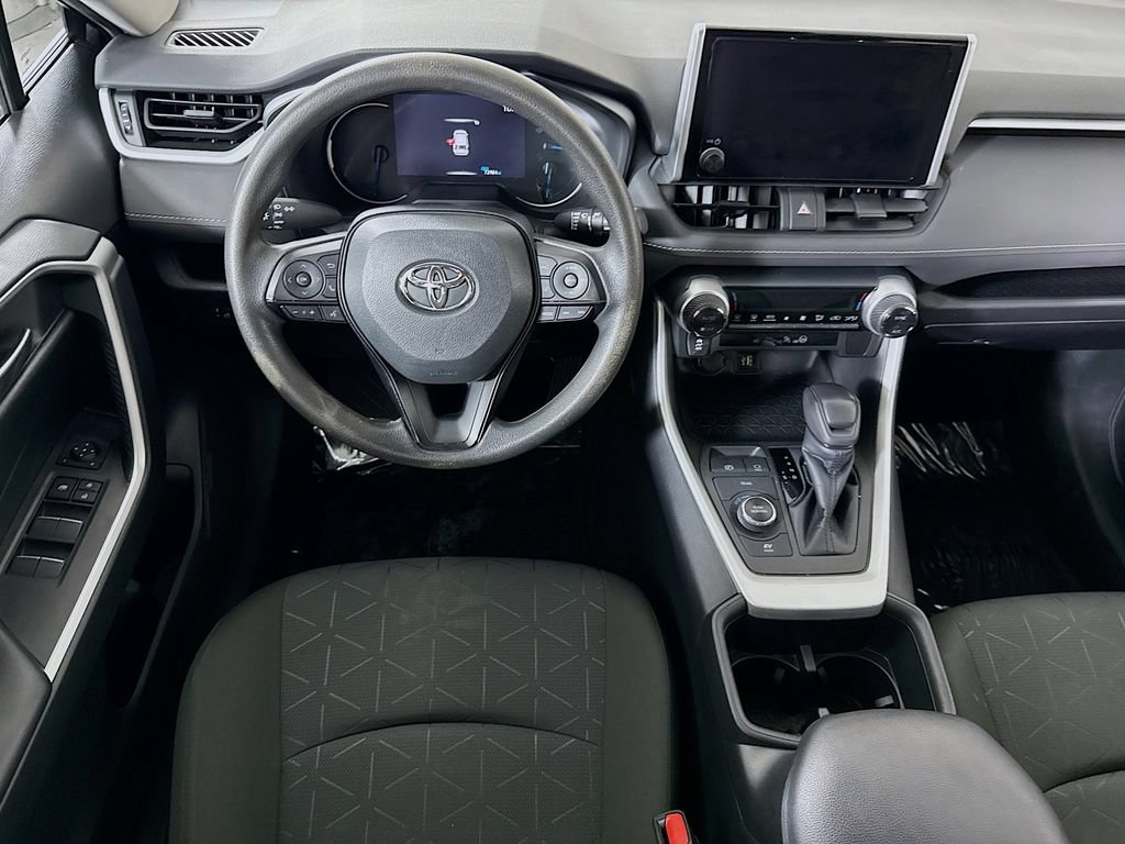 Used 2023 Toyota RAV4 XLE AWD/4WD image 4
