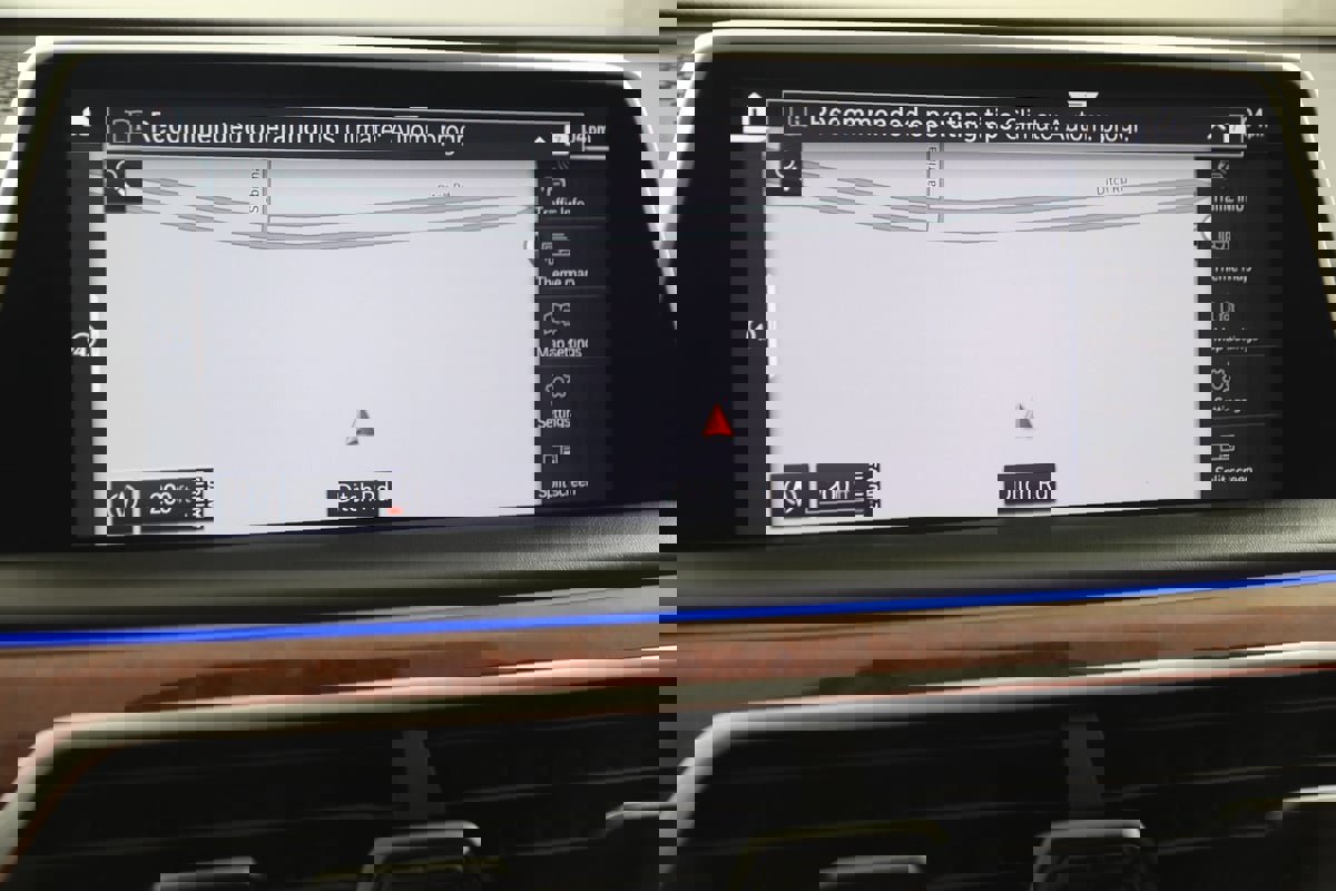 Used 2022 BMW ALPINA B7 xDrive w/ Luxury Rear Seating Package image 9