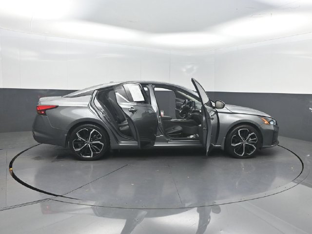 Used 2023 Nissan Altima 2.5 SR w/ SR Premium Package FWD image 33