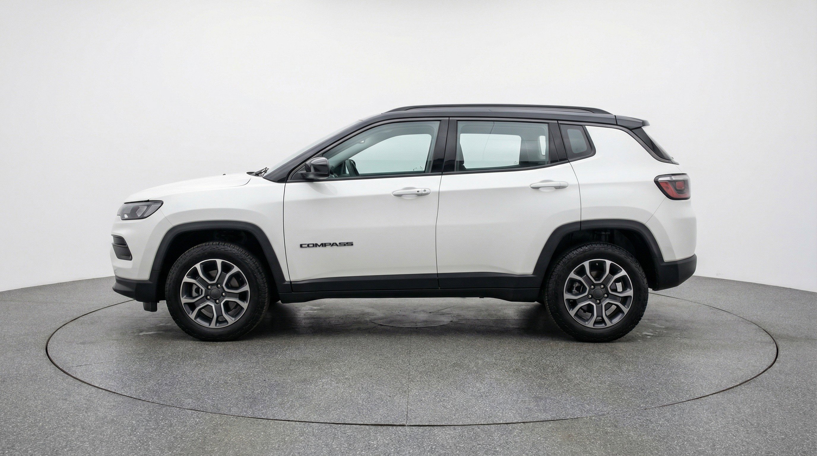 Used 2025 Jeep Compass Trailhawk AWD/4WD image 5