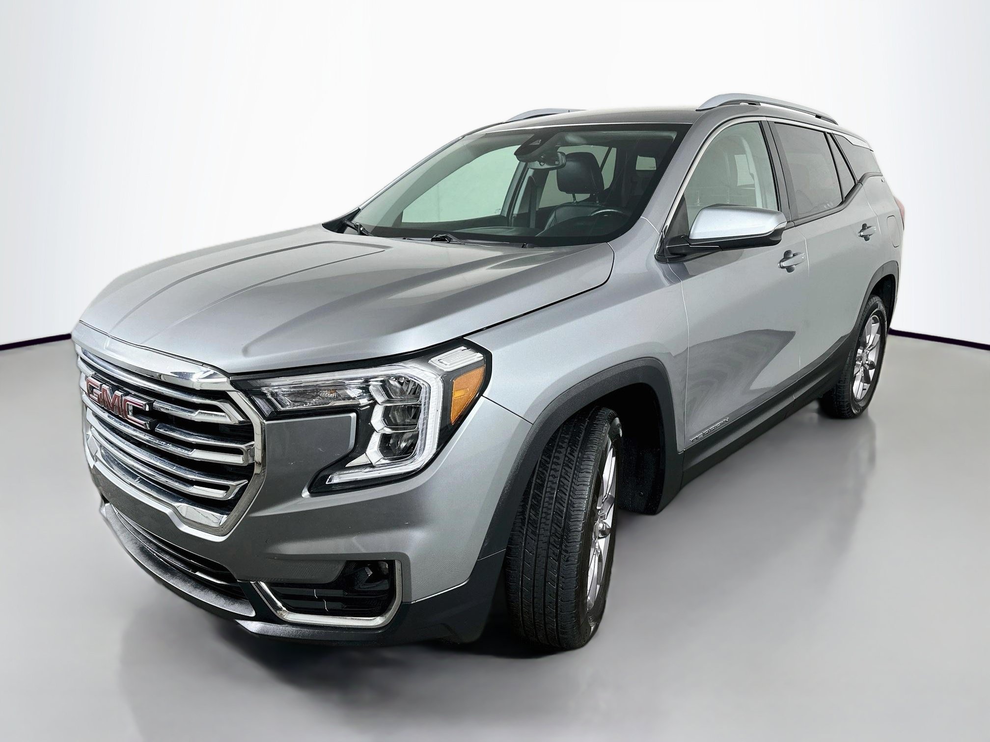 Used 2024 GMC Terrain SLT AWD/4WD image 3