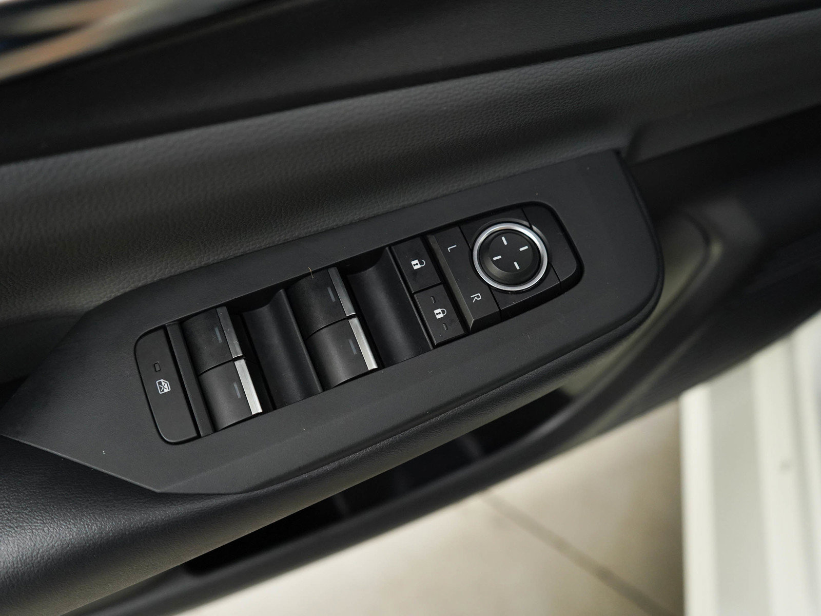 Used 2023 Toyota Prius XLE AWD/4WD image 19