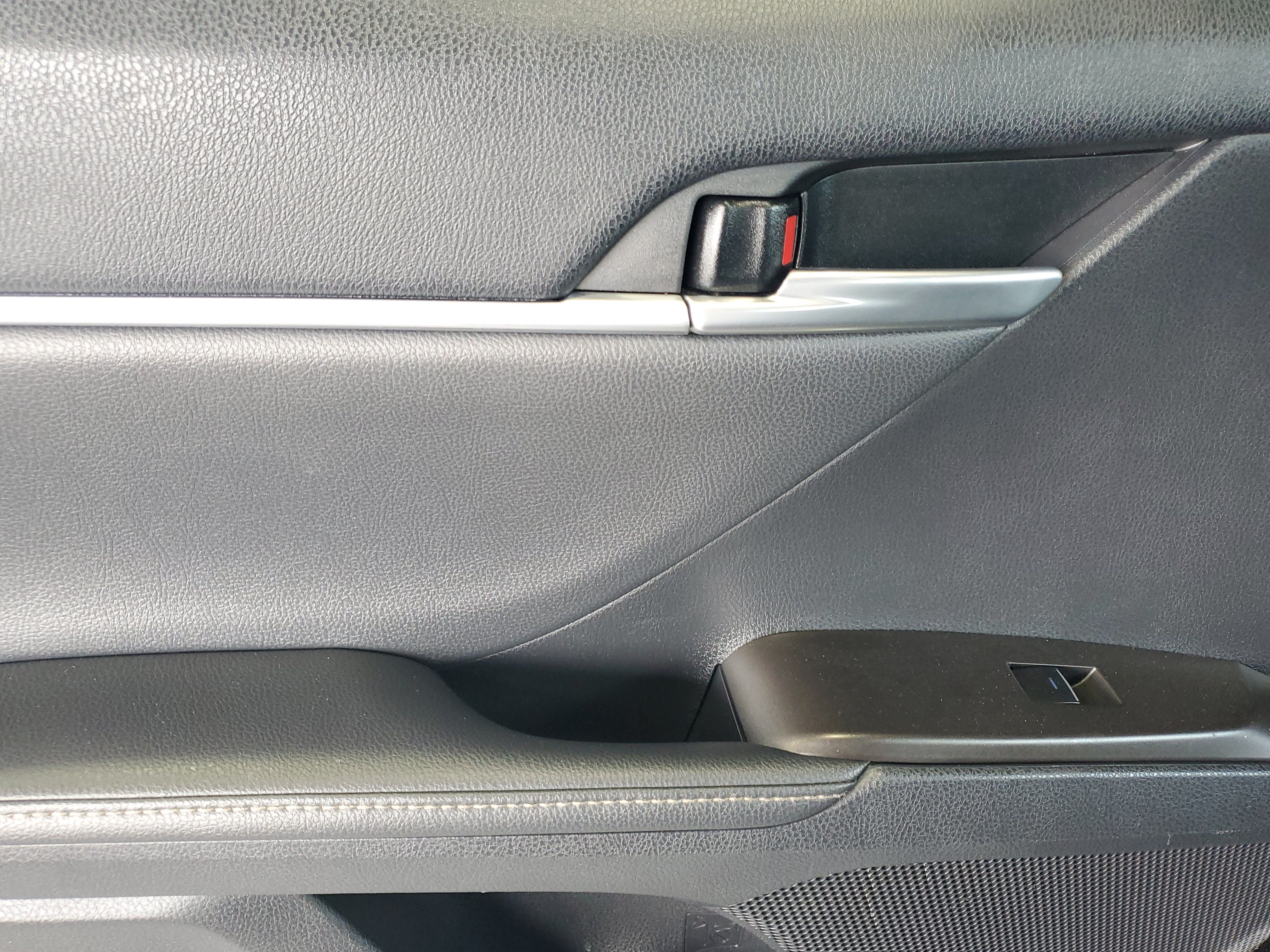 Used 2023 Toyota Camry XSE FWD image 13