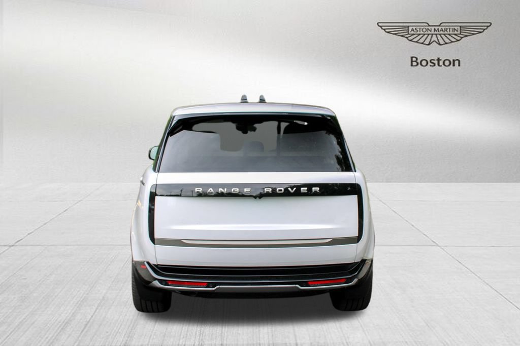 Used 2025 Land Rover Range Rover SE AWD/4WD image 4