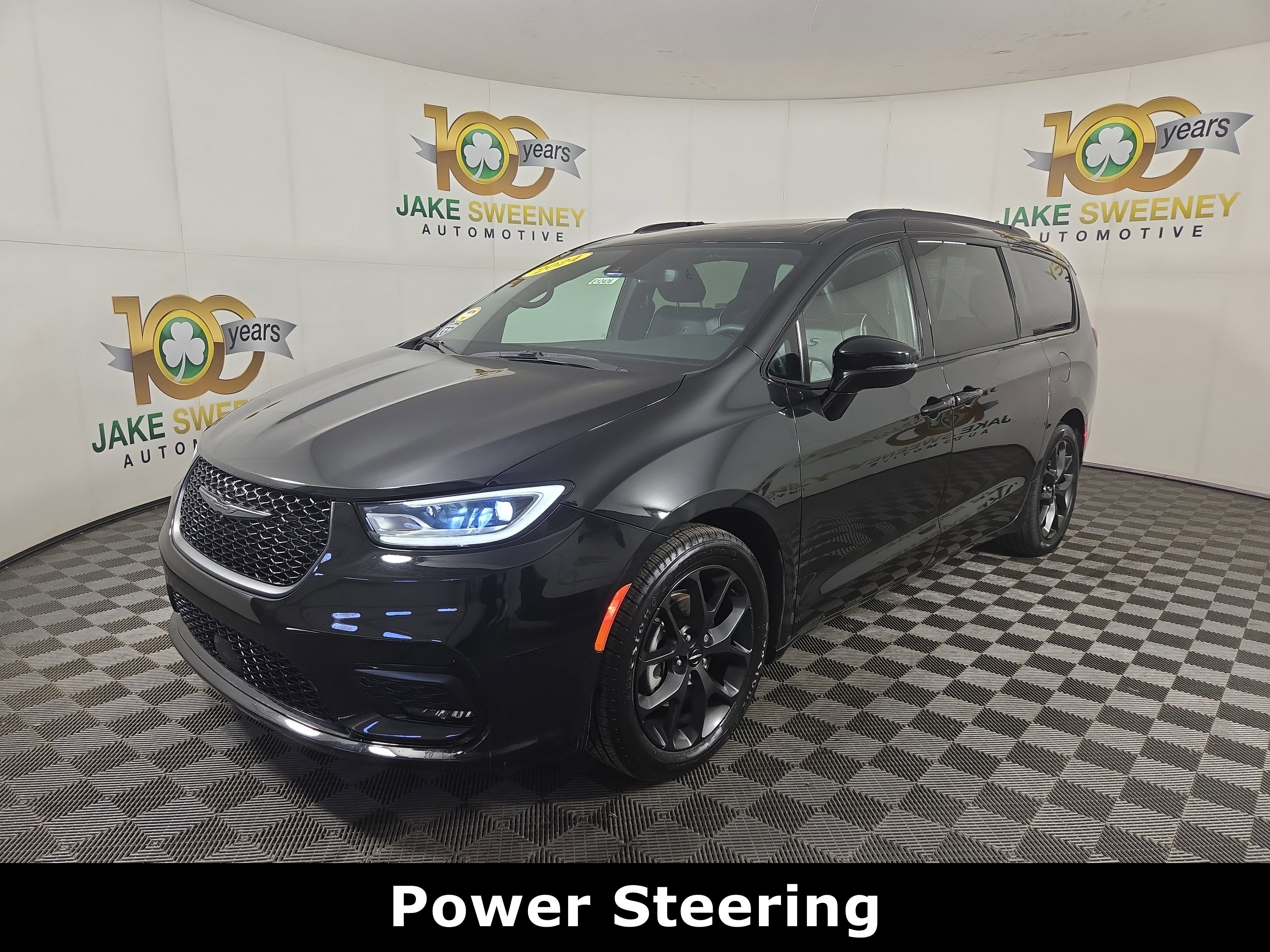Certified 2024 Chrysler Pacifica Limited w/ S Appearance Package FWD image 4