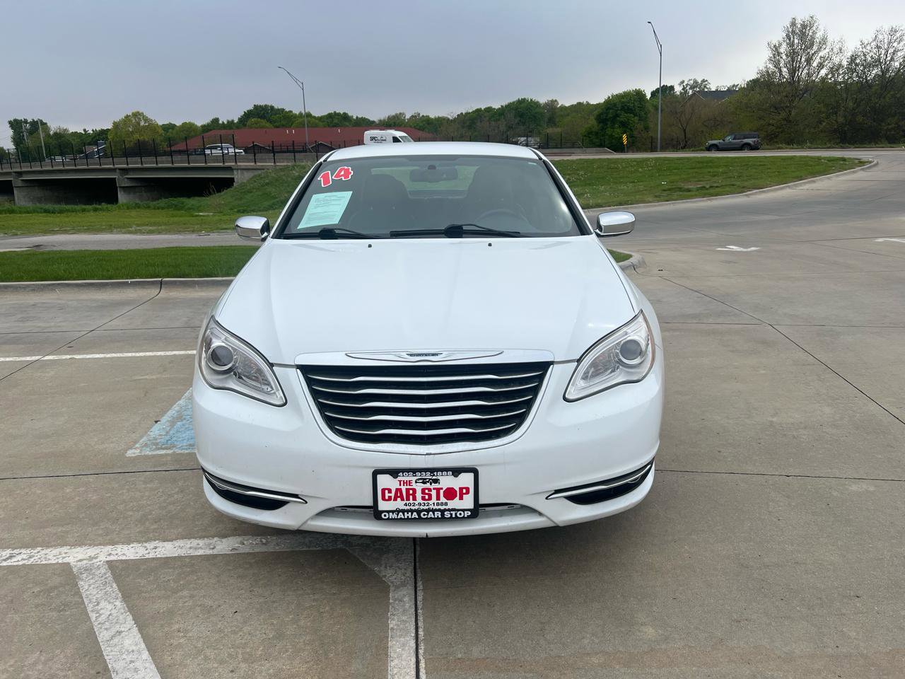 Used 2014 Chrysler 200 Limited FWD image 3