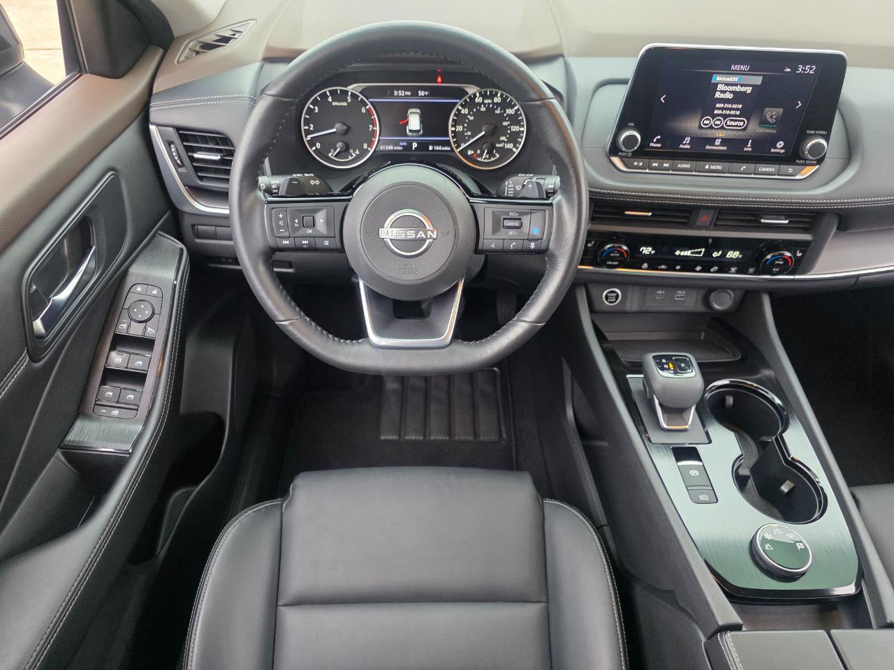 Used 2023 Nissan Rogue SV w/ SV Premium B Package image 13