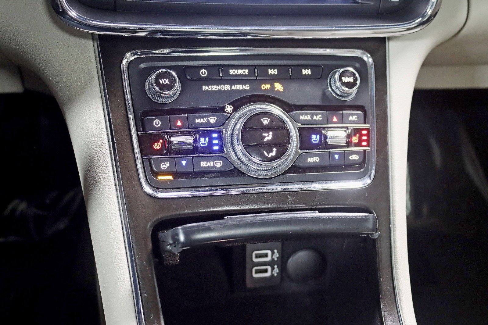 Used 2020 Lincoln Continental Reserve image 26