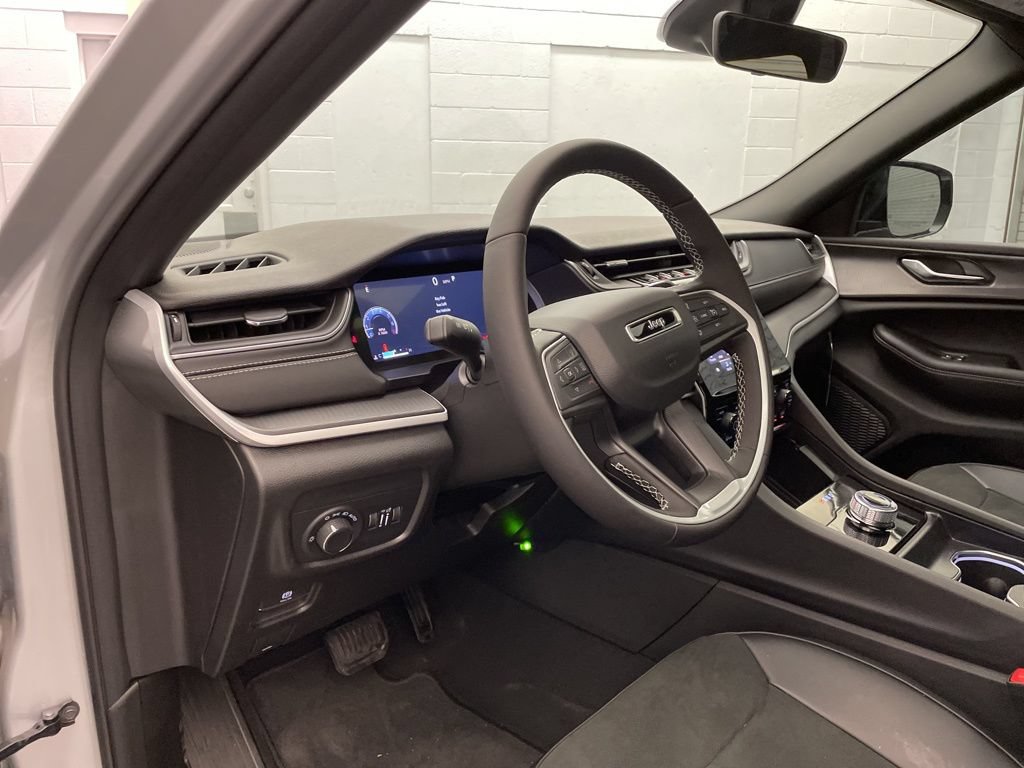 New 2025 Jeep Grand Cherokee L Altitude AWD/4WD image 14