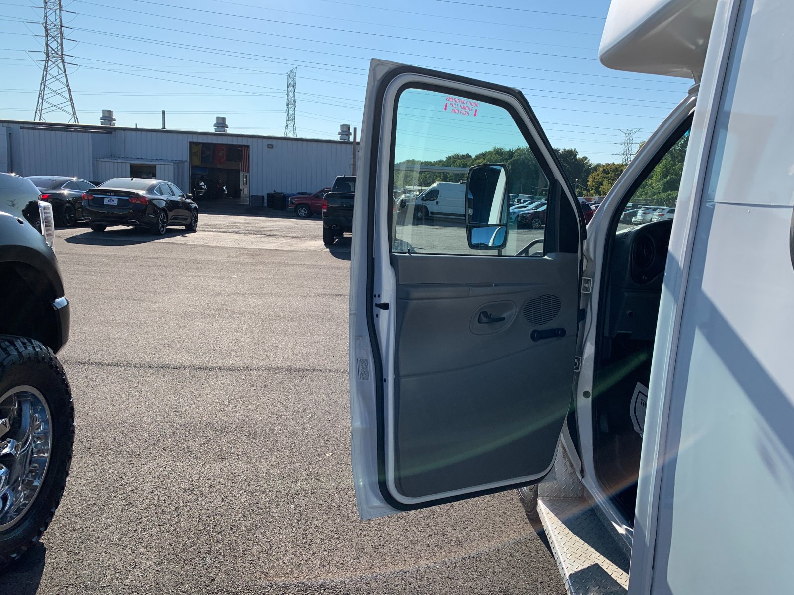 Used 2006 Ford E-350 and Econoline 350 Super Duty RWD image 12