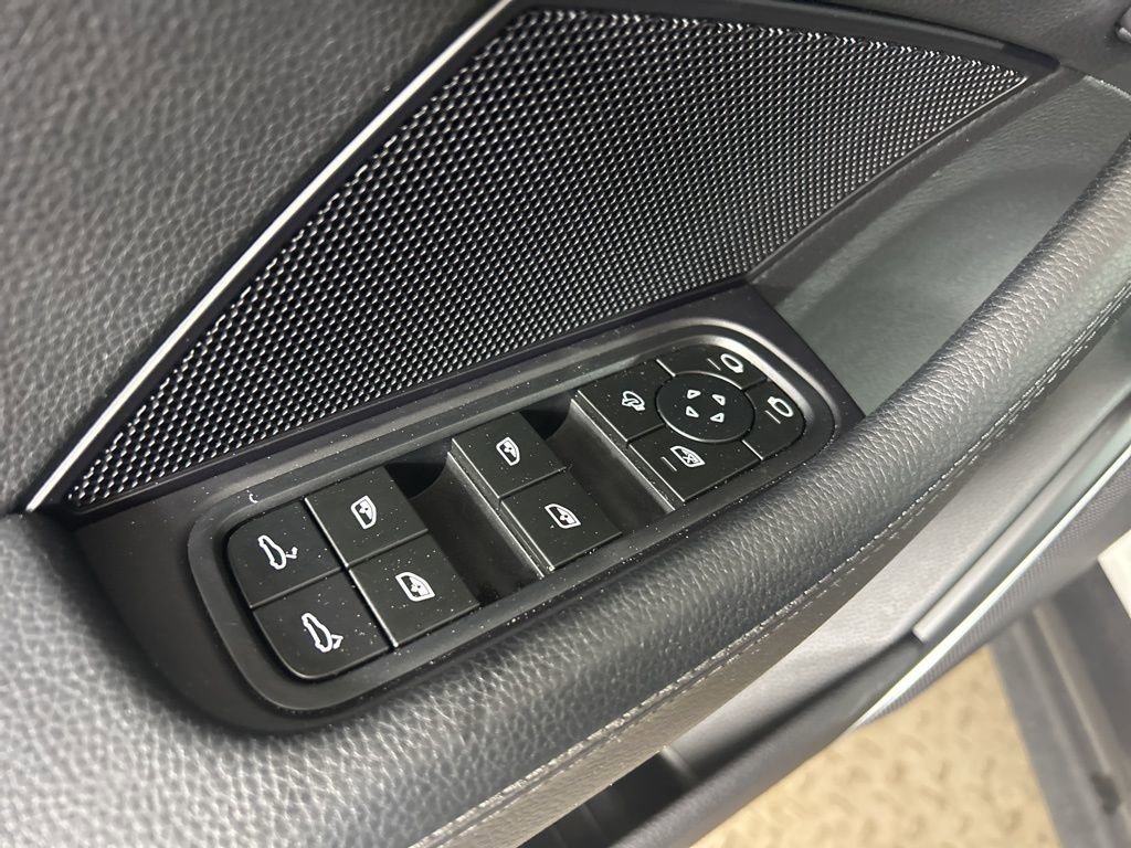 Certified 2023 Porsche Panamera 4 Platinum Edition image 22