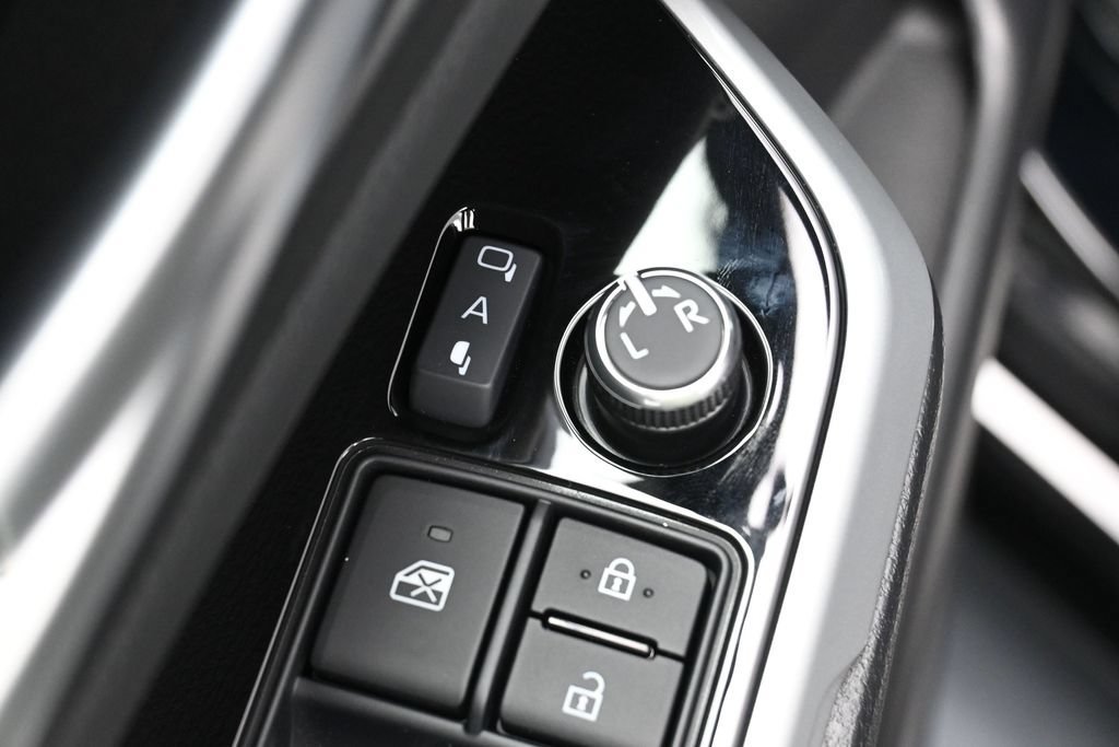 Used 2026 Toyota Sienna Limited AWD/4WD image 12
