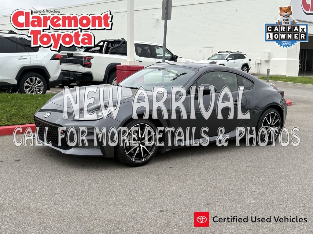 Used 2024 Toyota GR86 RWD image 1