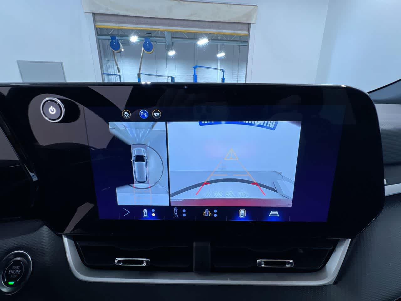 Used 2025 Chevrolet Equinox LT w/ Safety and Technology Package FWD image 28