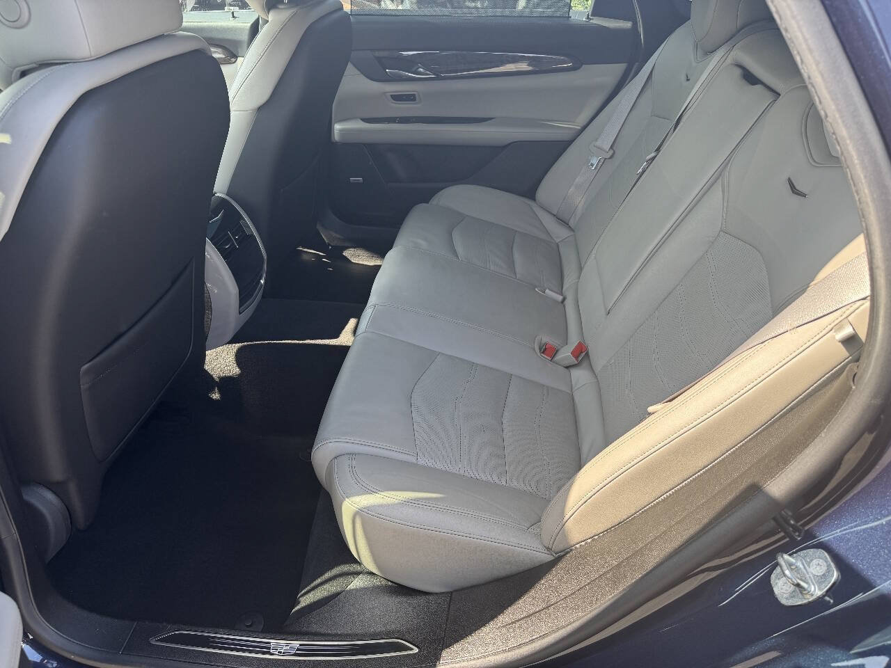 Used 2017 Cadillac CT6 Luxury AWD/4WD image 13
